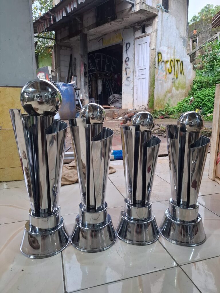 Piala Model Daun