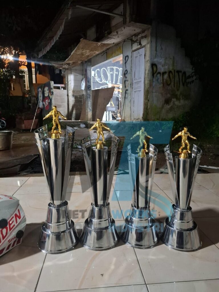 Piala Model Figura